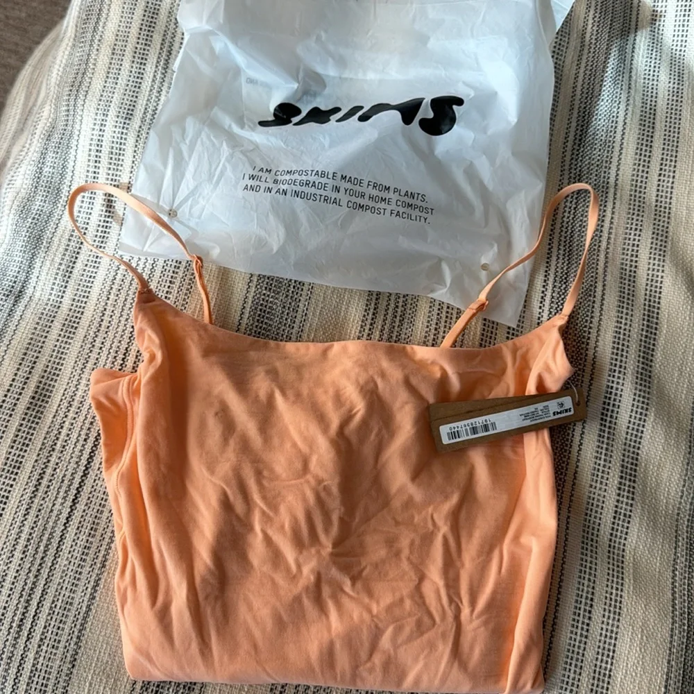 Skims CAMI BODYSUIT fits everybody - Picture 4 of 4